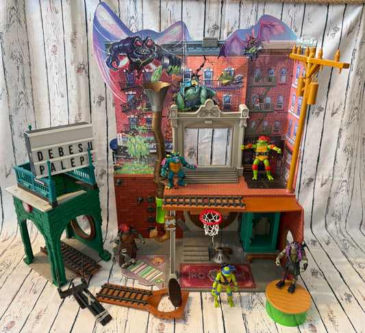 🐢🍕 „Teenage Mutant Ninja Turtles“ žaidimų bazė su figūrėlėmis