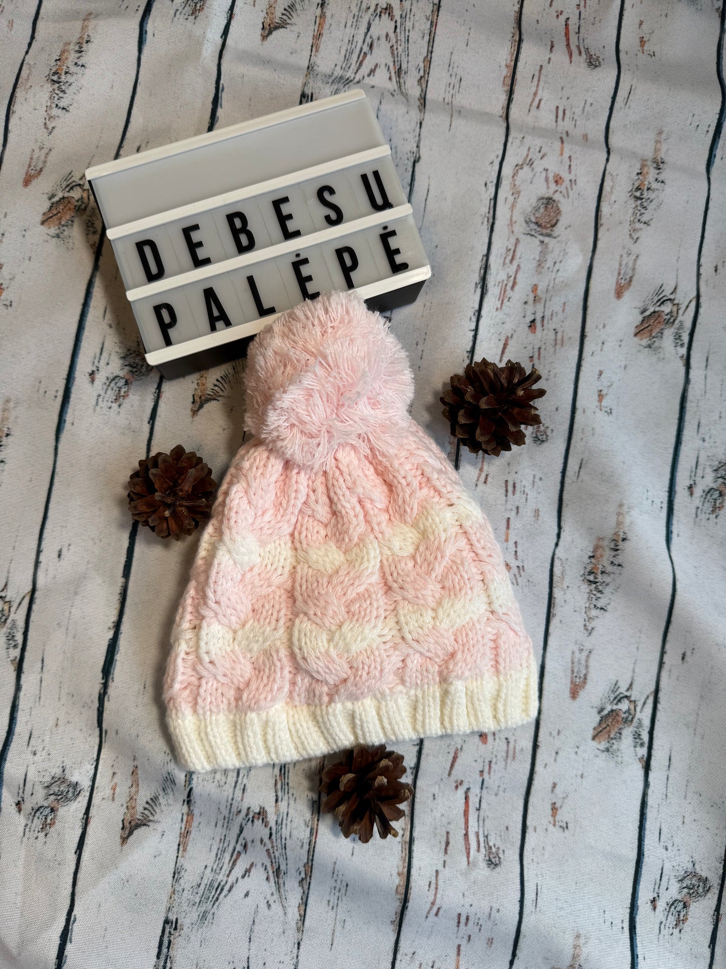 Kepurė su bumbuliuku