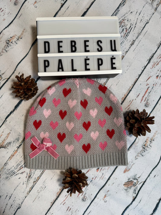 Kepurė su širdelėmis