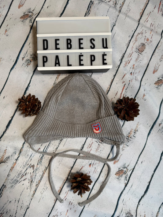 Kepurė su raištukais