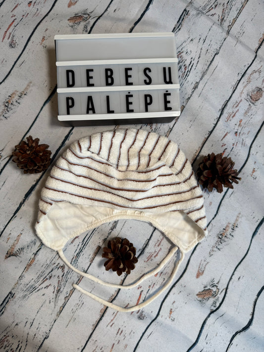 Kepurė su raišteliais