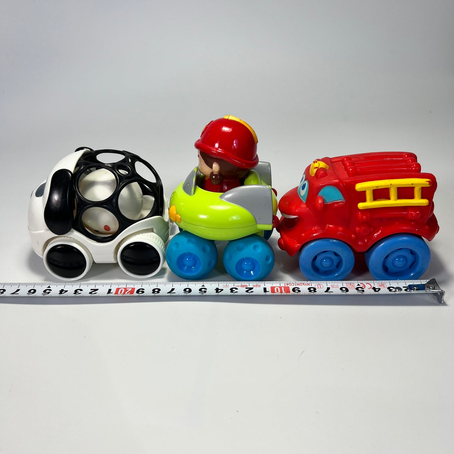 Mažų automobilių rinkinys mažiesiems