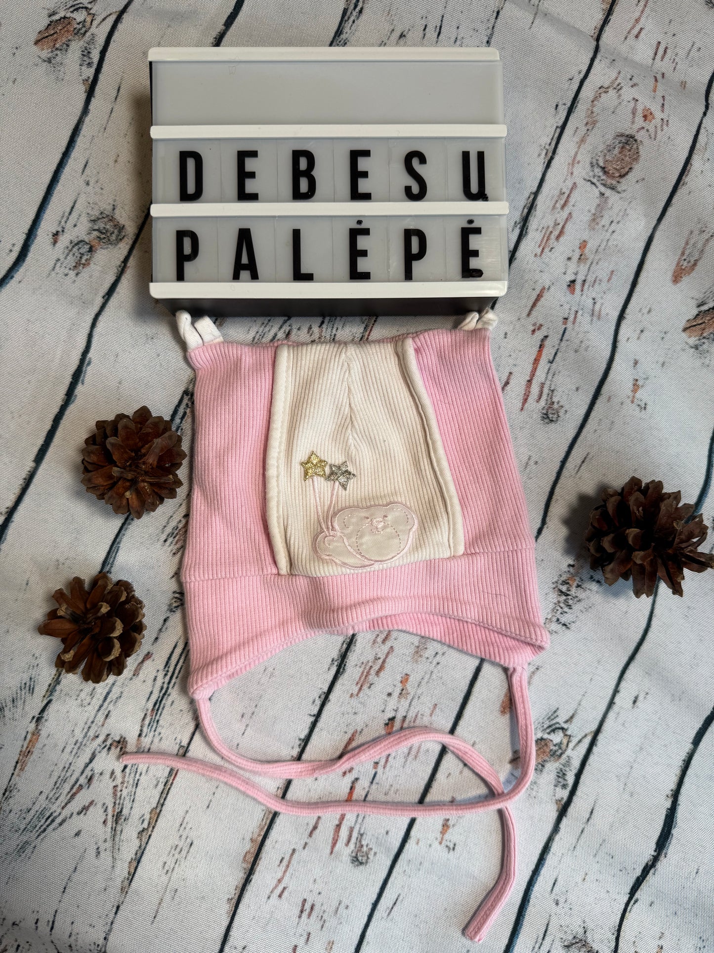 Kepurė su raišteliais