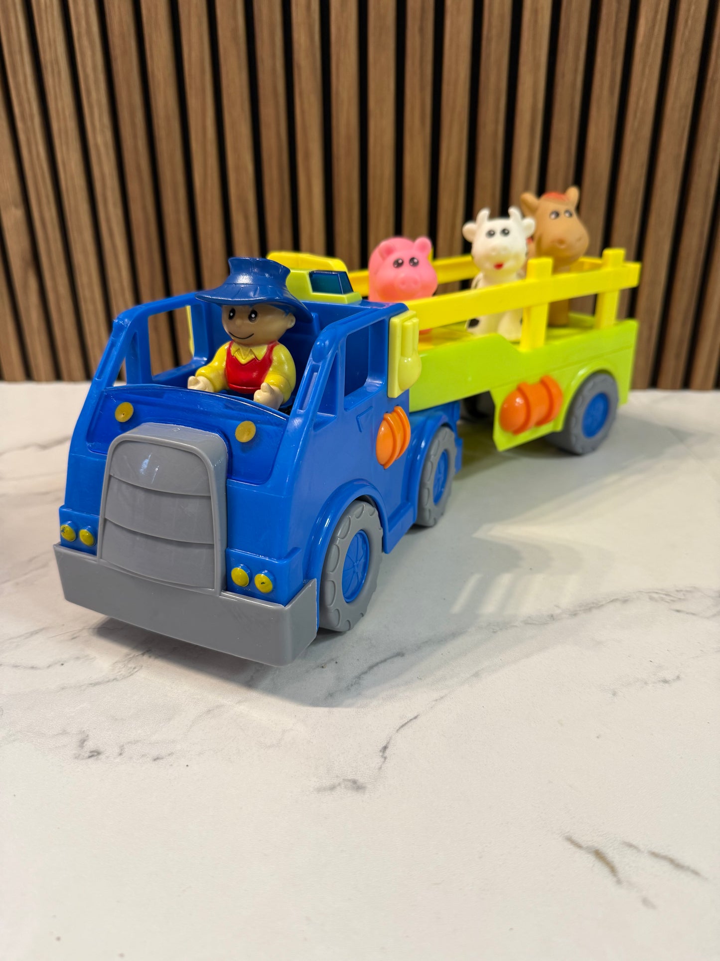 Muzikinis sunkvežimis „Ūkio kelionė“ 🚜🎶