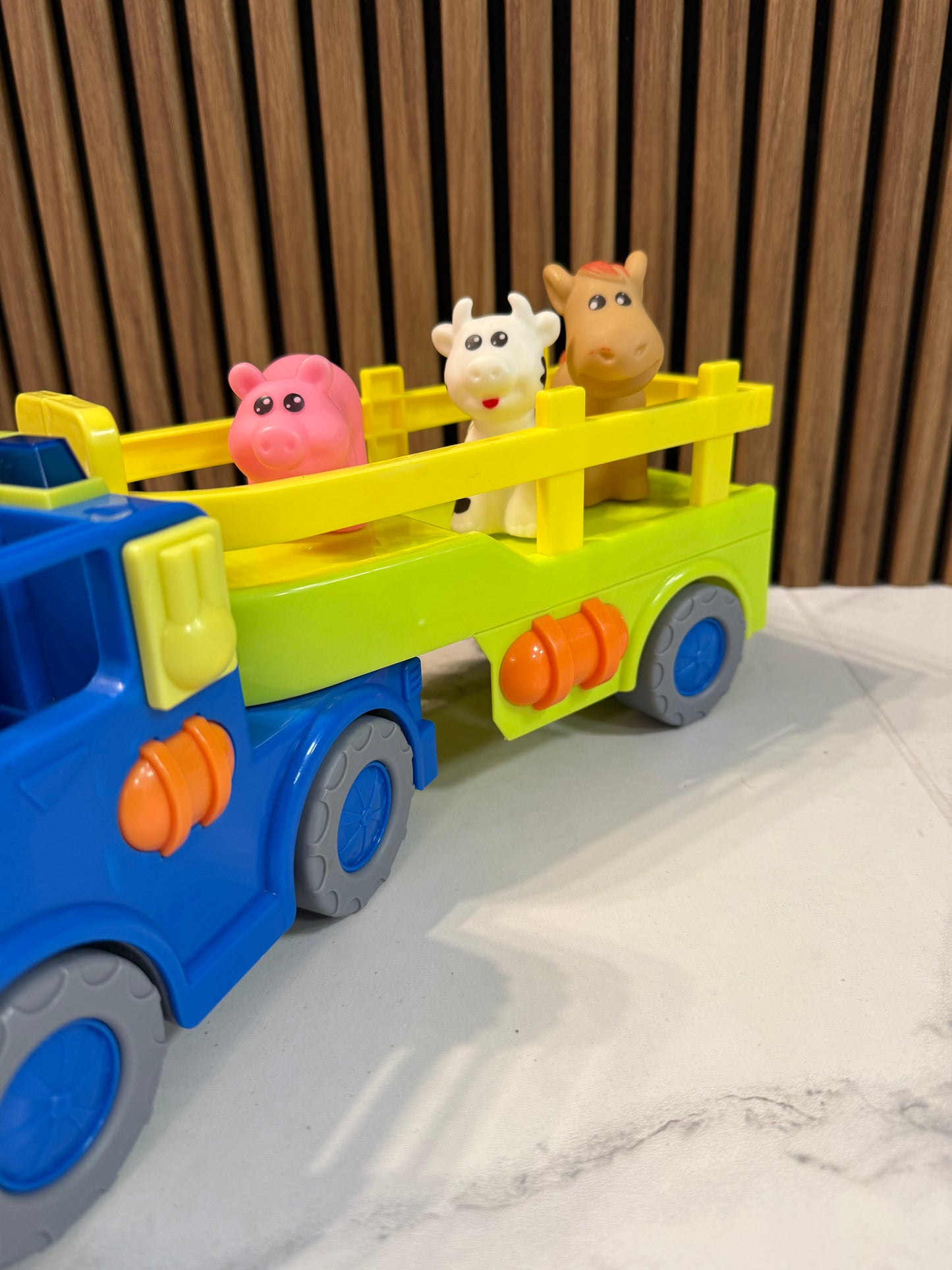 Muzikinis sunkvežimis „Ūkio kelionė“ 🚜🎶