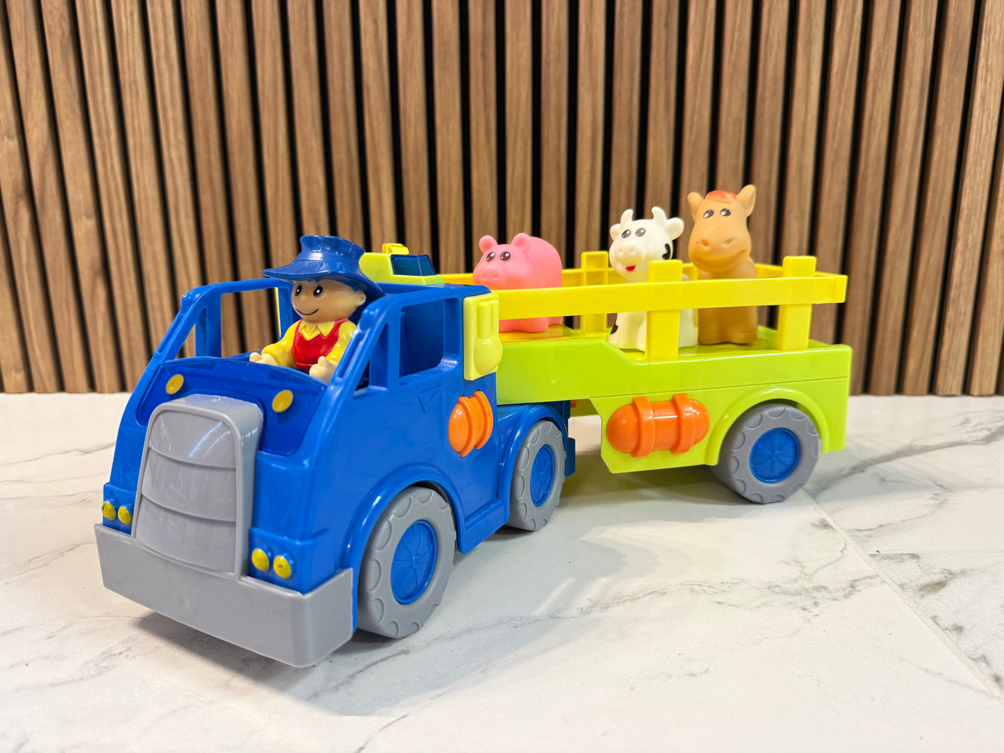 Muzikinis sunkvežimis „Ūkio kelionė“ 🚜🎶