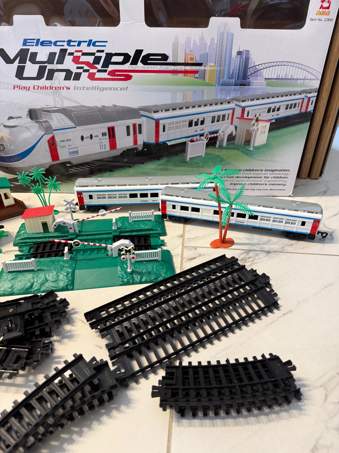 🚆 Didelis elektrinio traukinio ir geležinkelio trasos rinkinys