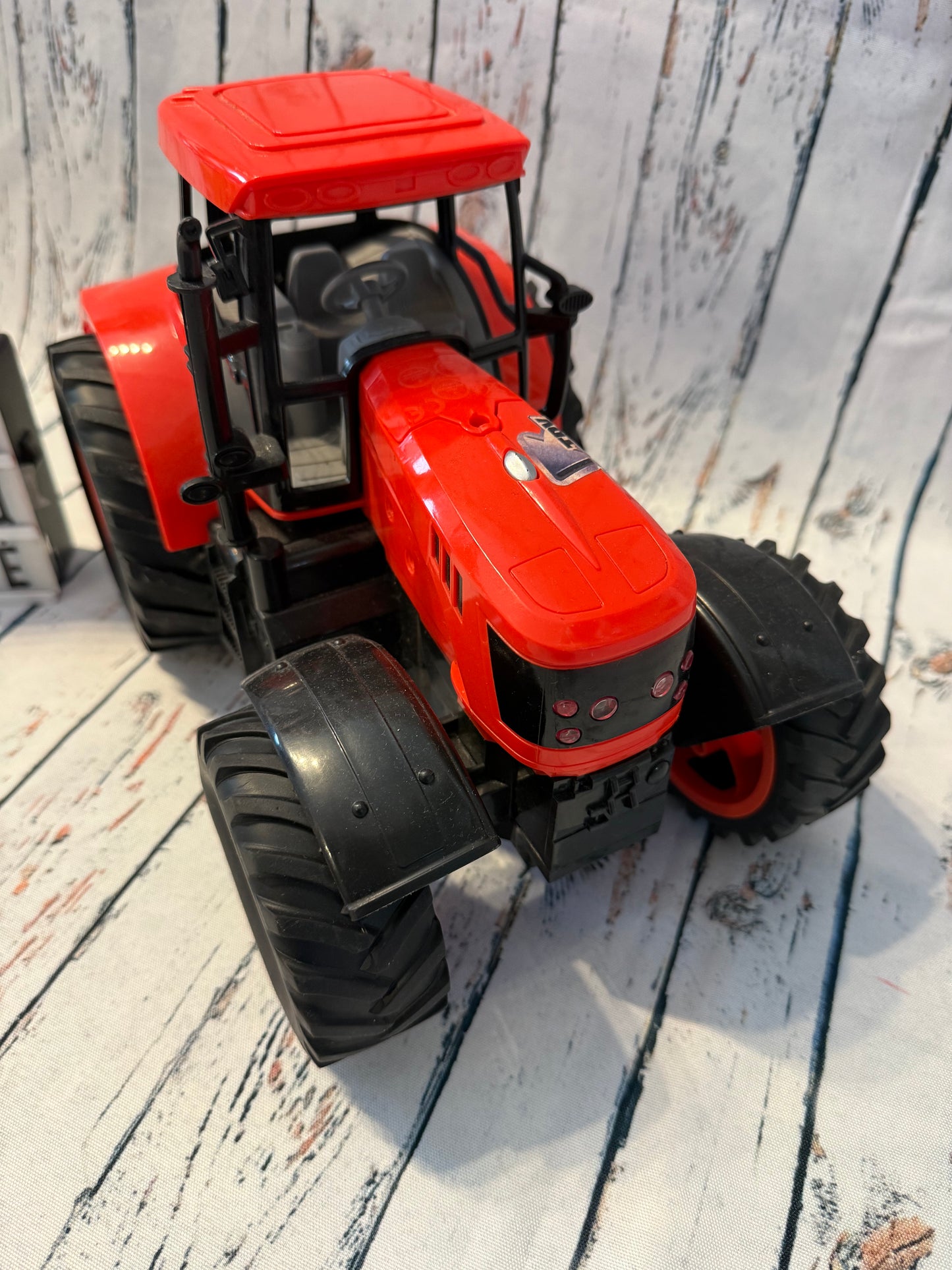 🚜 Didelis žaislinis traktorius su garsais