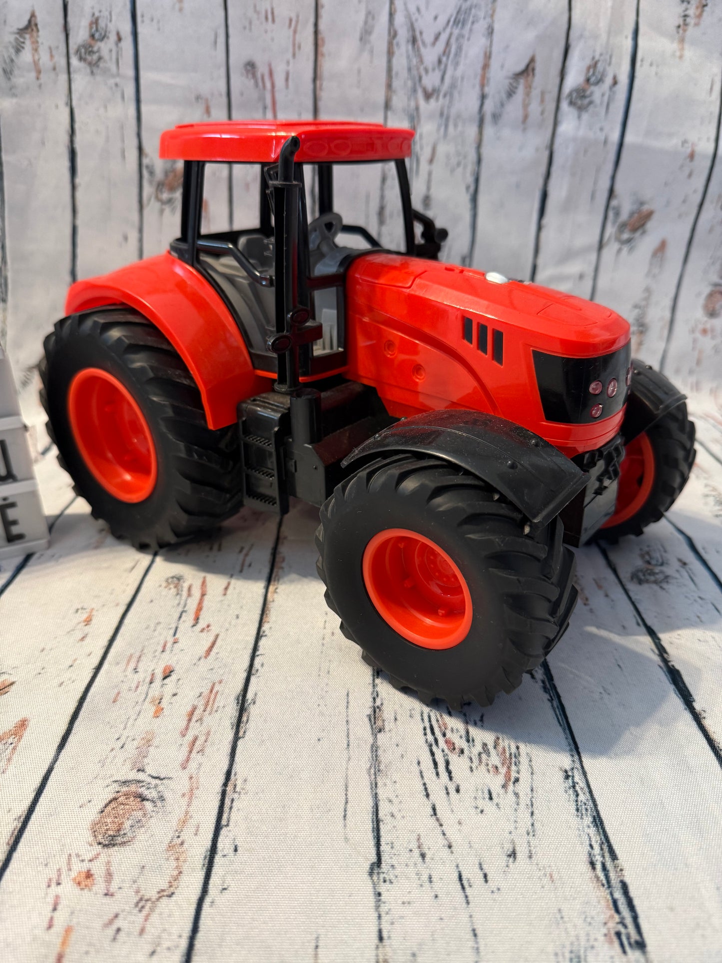🚜 Didelis žaislinis traktorius su garsais