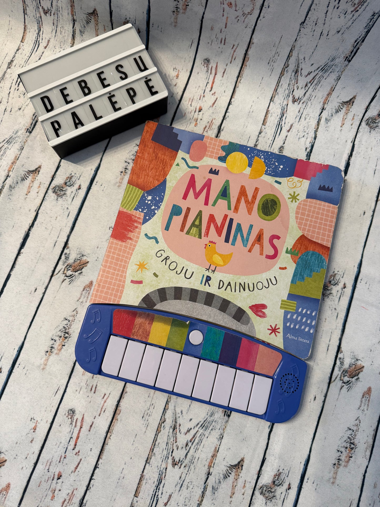 🎹📖 „Mano pianinas. Groju ir dainuoju“ – muzikinė knyga