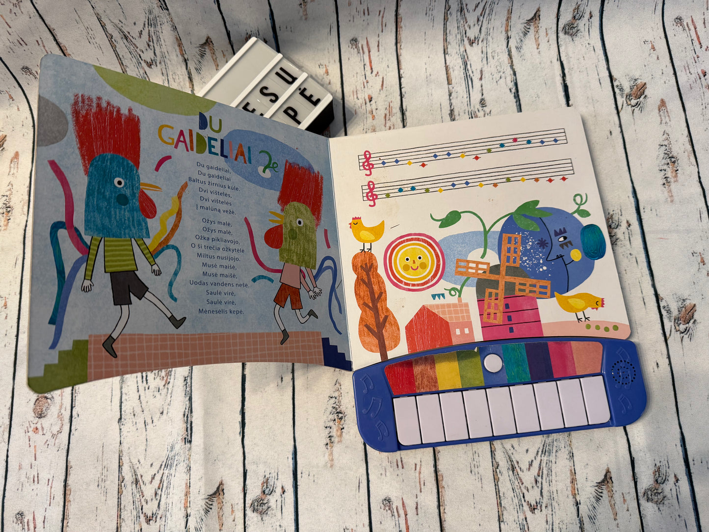 🎹📖 „Mano pianinas. Groju ir dainuoju“ – muzikinė knyga