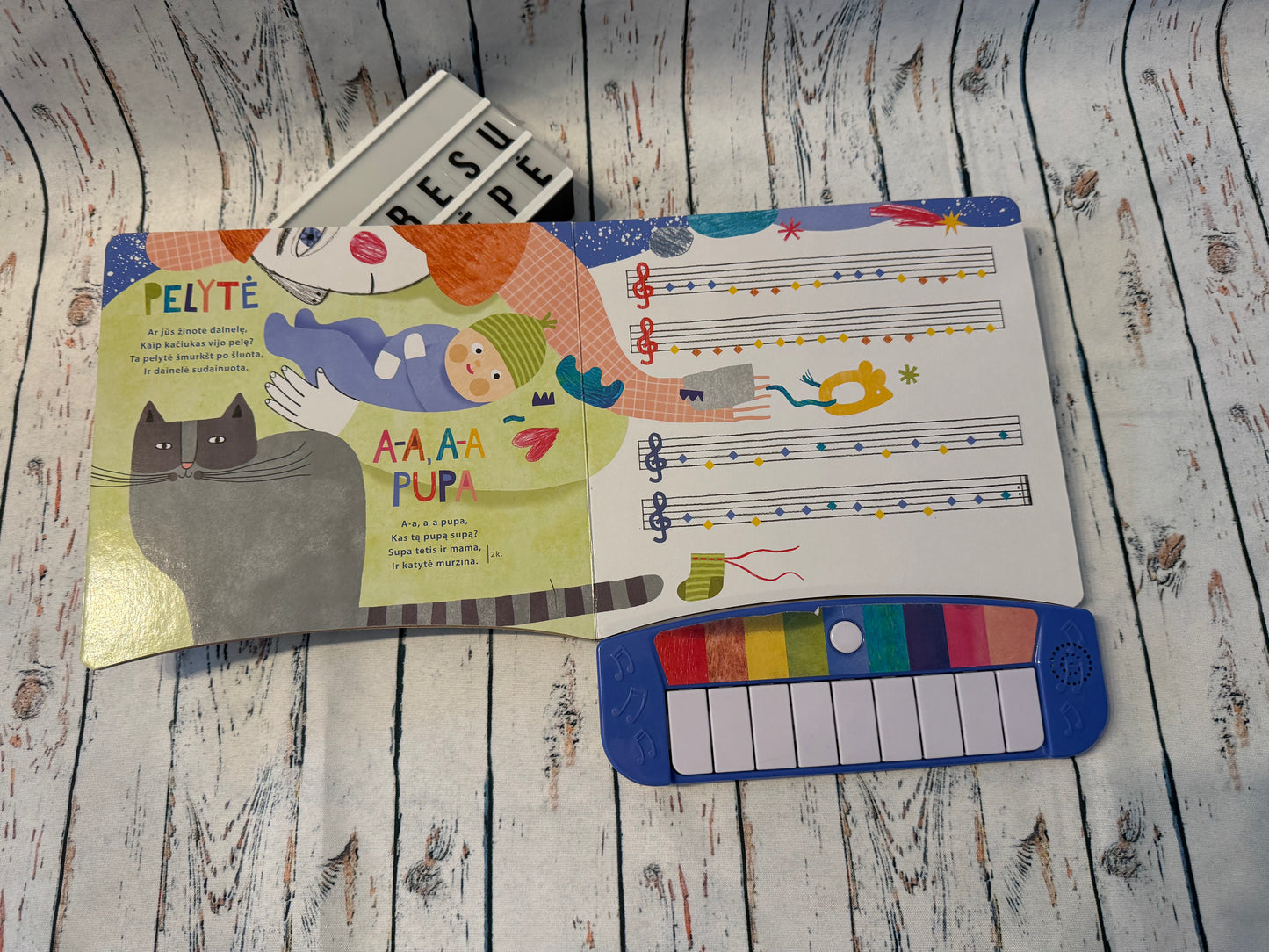 🎹📖 „Mano pianinas. Groju ir dainuoju“ – muzikinė knyga