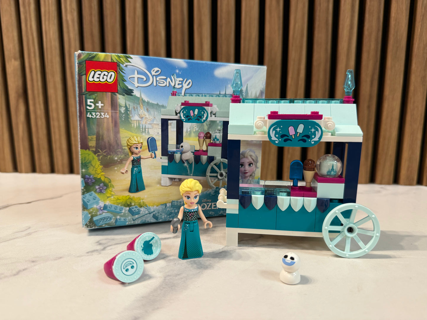 LEGO rinkinys „Elsos ledų vežimėlis“ 43234 ❄️🍦