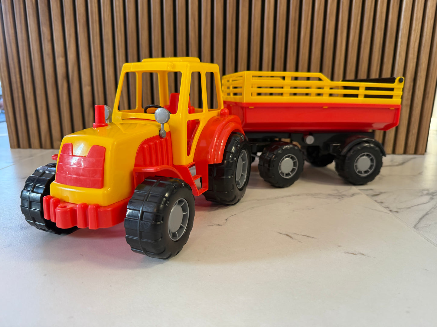 Traktorius „Ūkio darbininkas“ 🚜🌾