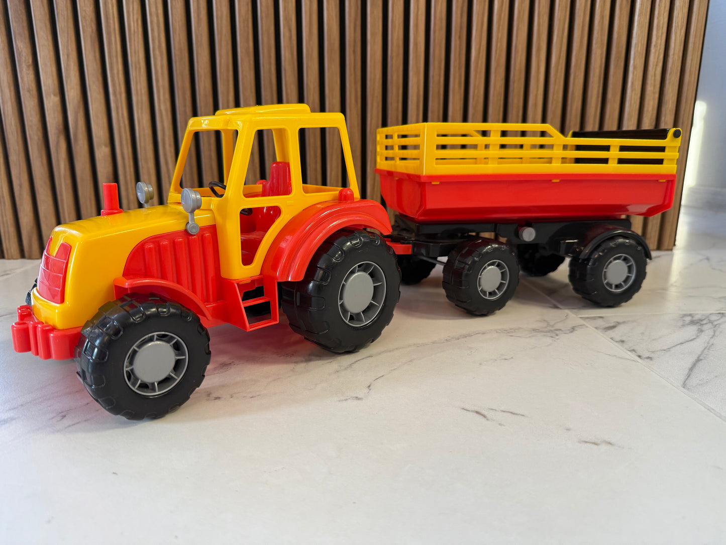 Traktorius „Ūkio darbininkas“ 🚜🌾