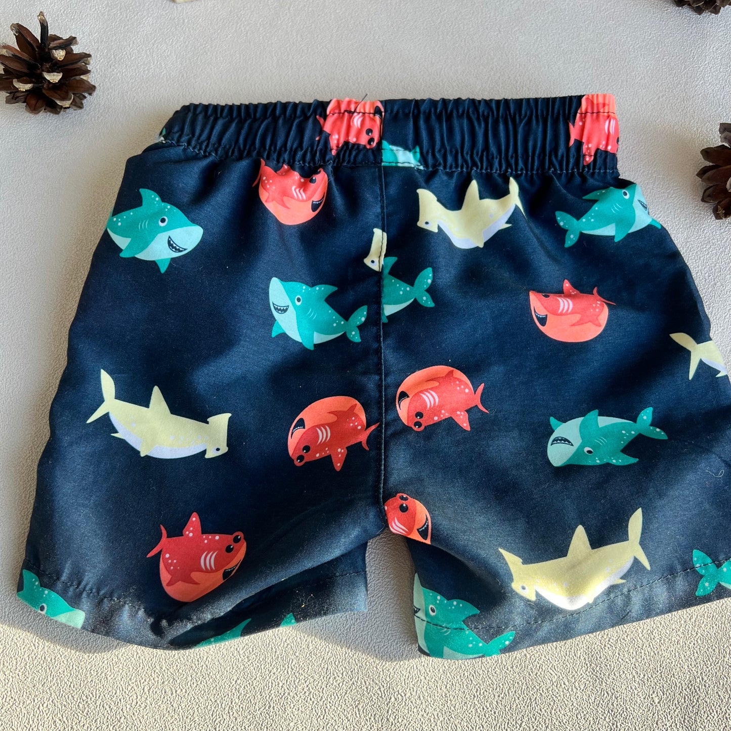 Maudymosi šortukai, Su Cute