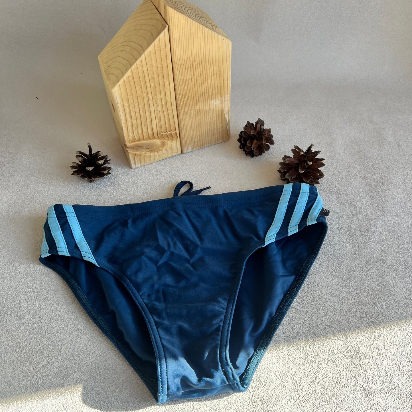 Maudymosi kelnaitės, Adidas