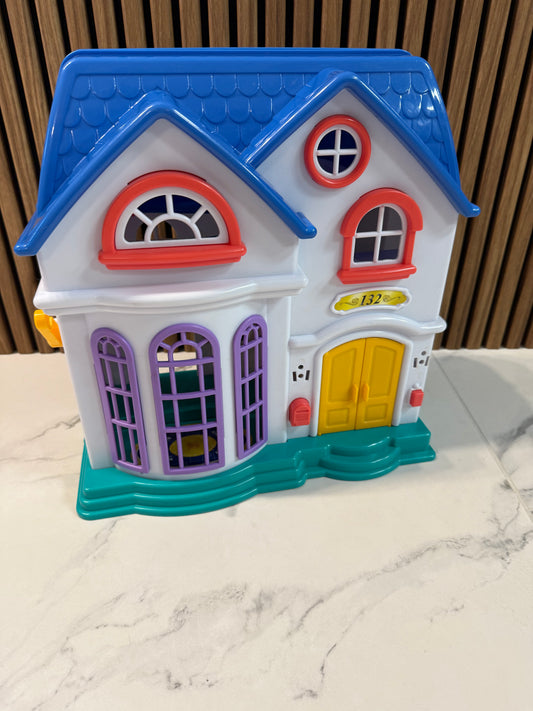 Linksmųjų Istorijų Lėlių Namelis🏡