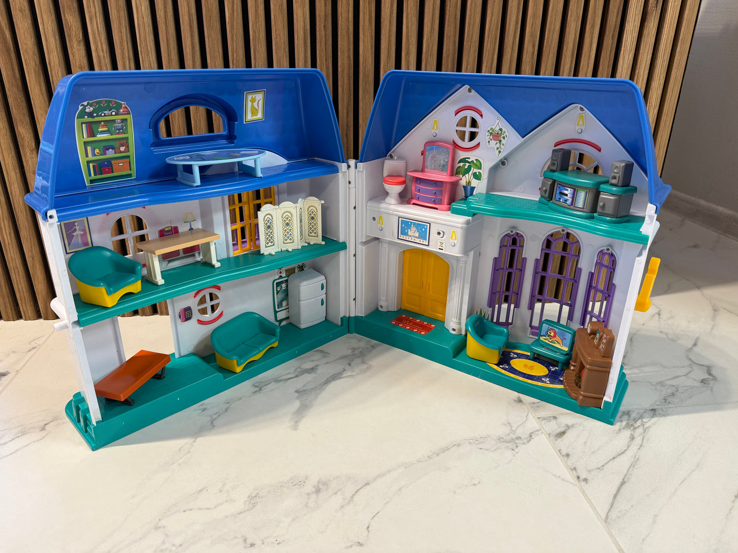 Linksmųjų Istorijų Lėlių Namelis🏡