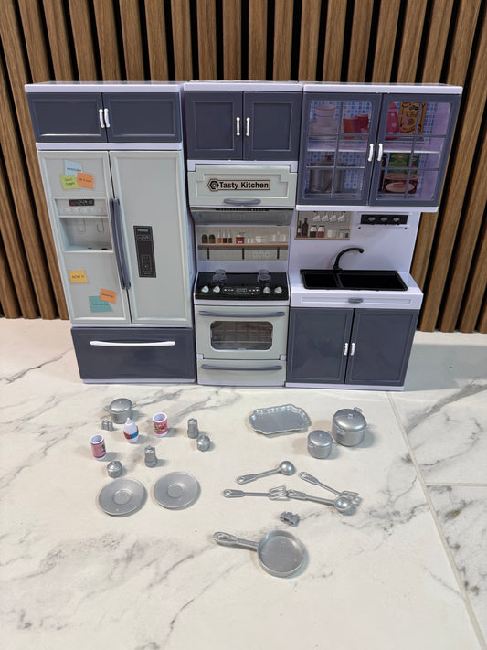 Mini „Tasty Kitchen“ garsų virtuvėlė su indais