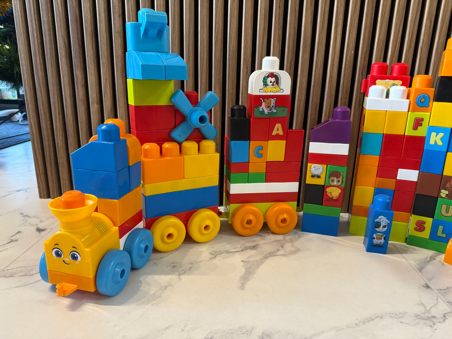 Spalvota Mega Bloks kaladėlių kolekcija