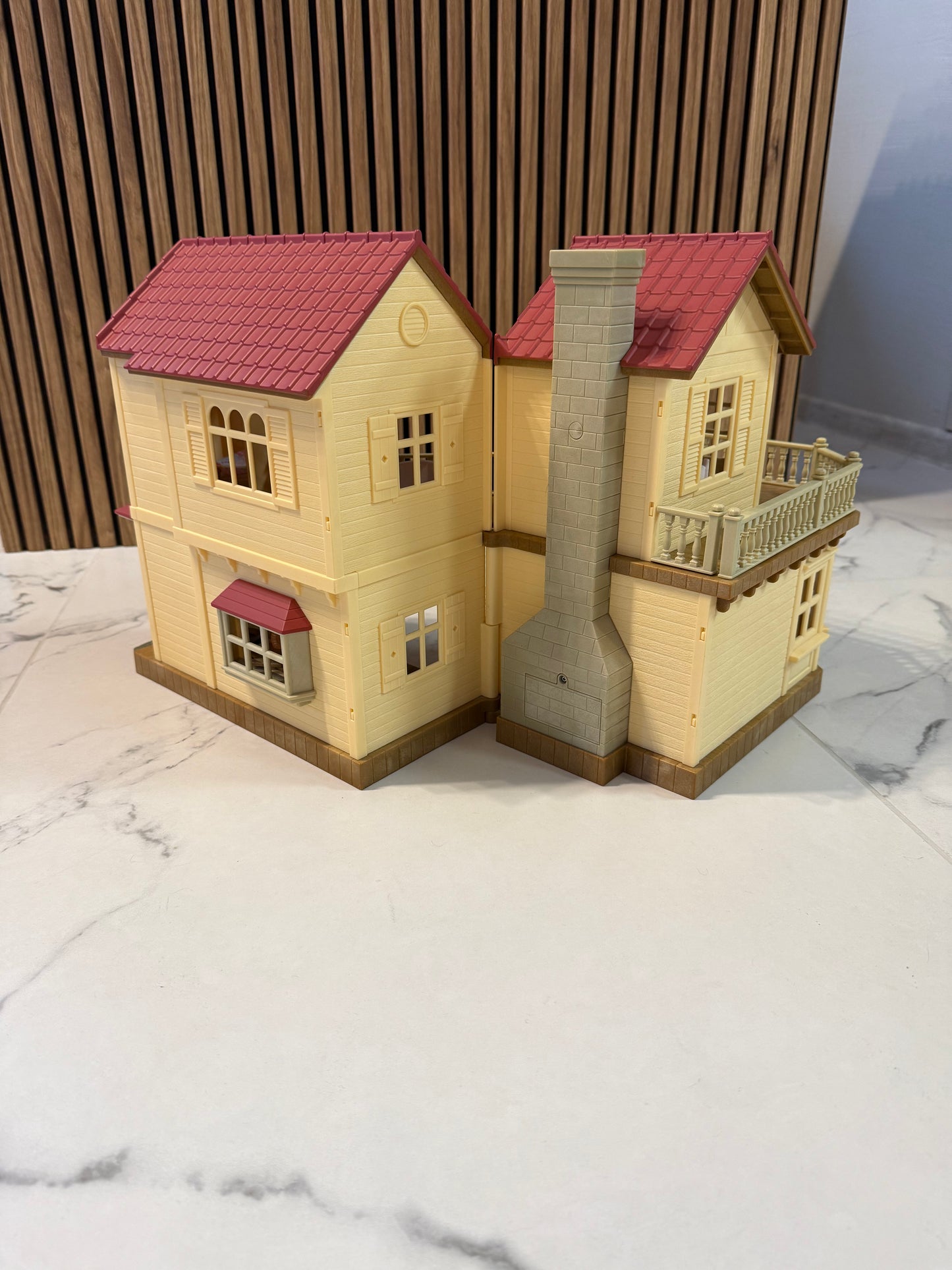 Sylvanian Families Didysis Namas su Kiemo Žaidimų Rinkiniu🏡