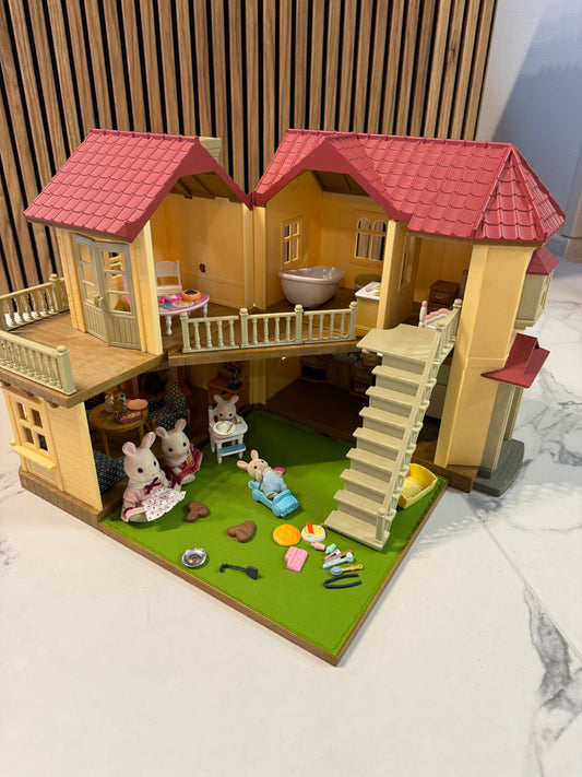 Sylvanian Families Didysis Namas su Kiemo Žaidimų Rinkiniu🏡