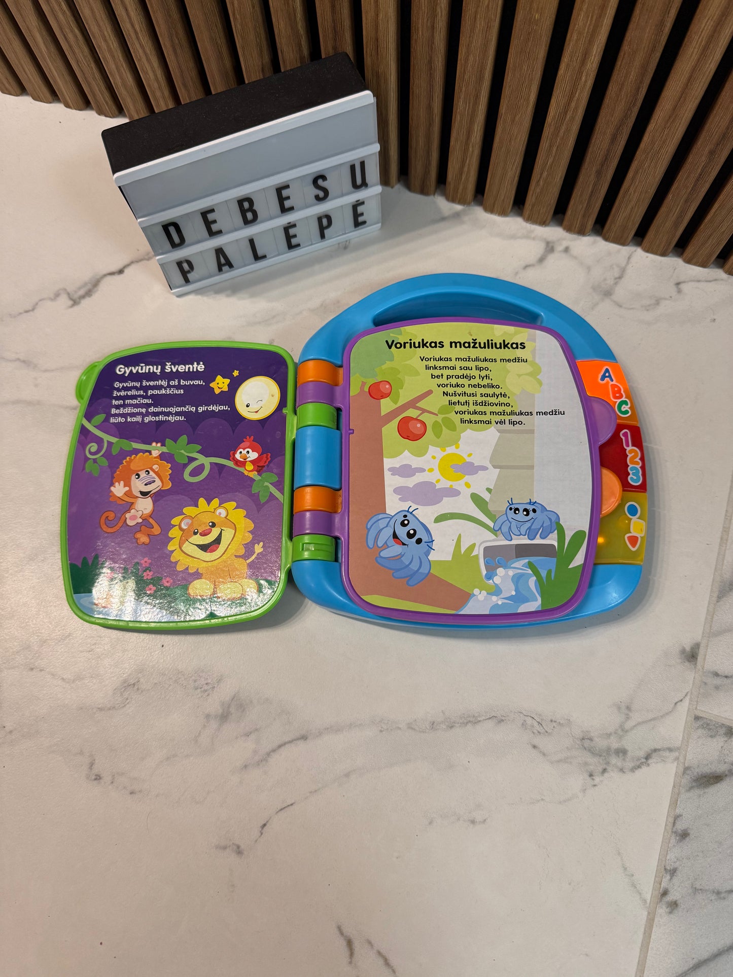 Fisher-Price Muzikinė knygelė