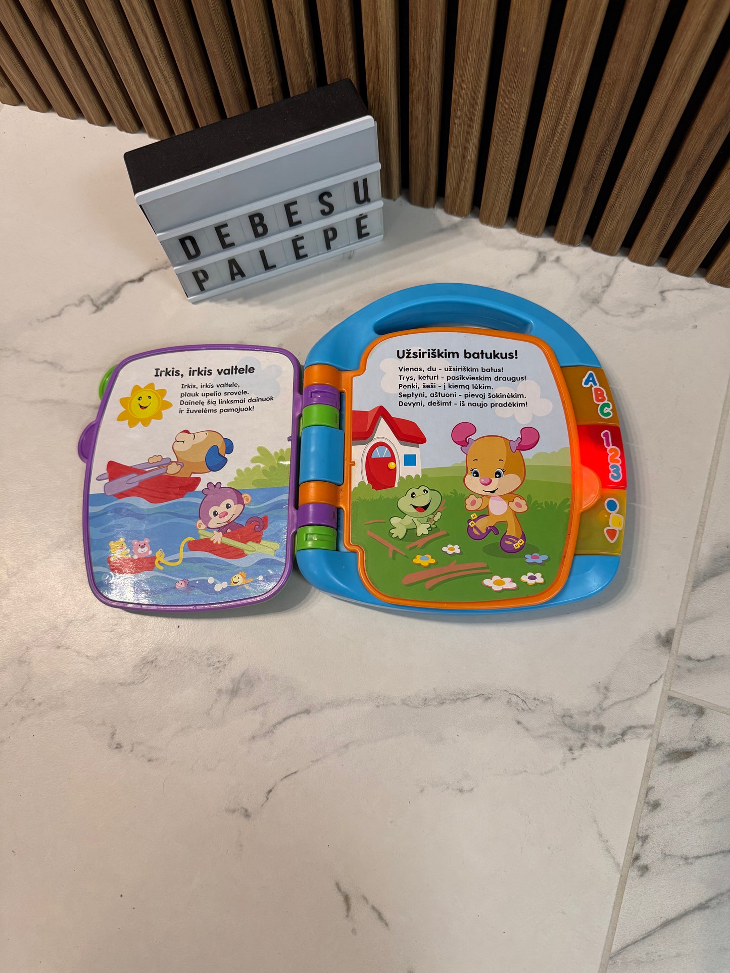 Fisher-Price Muzikinė knygelė