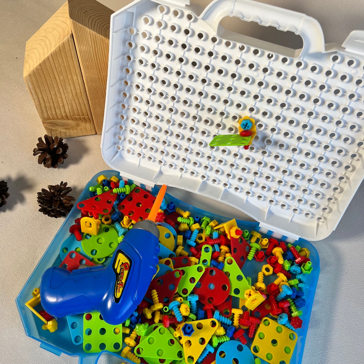 Konstruktorius su elektriniu suktuvu