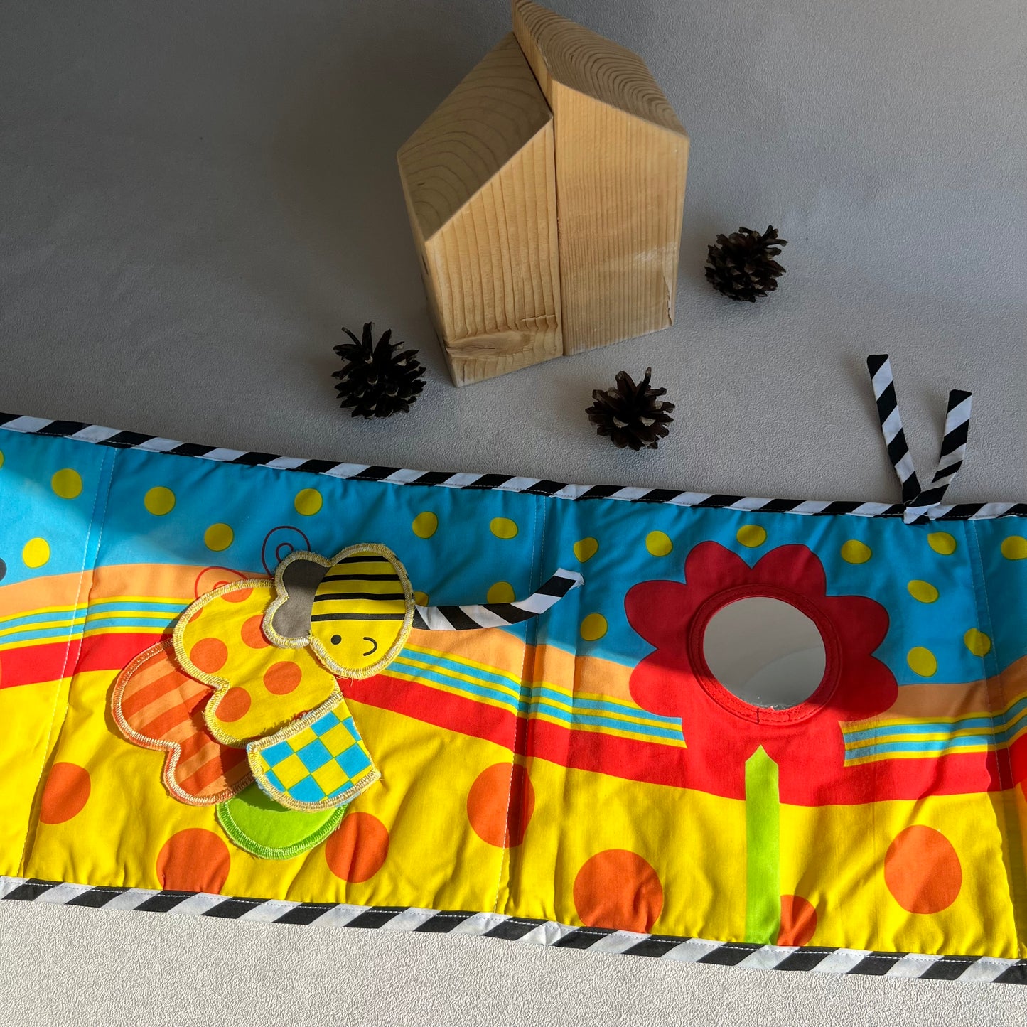 Medžiaginė spalvota knygutė, lovelės apsaugėlė, Ladybird