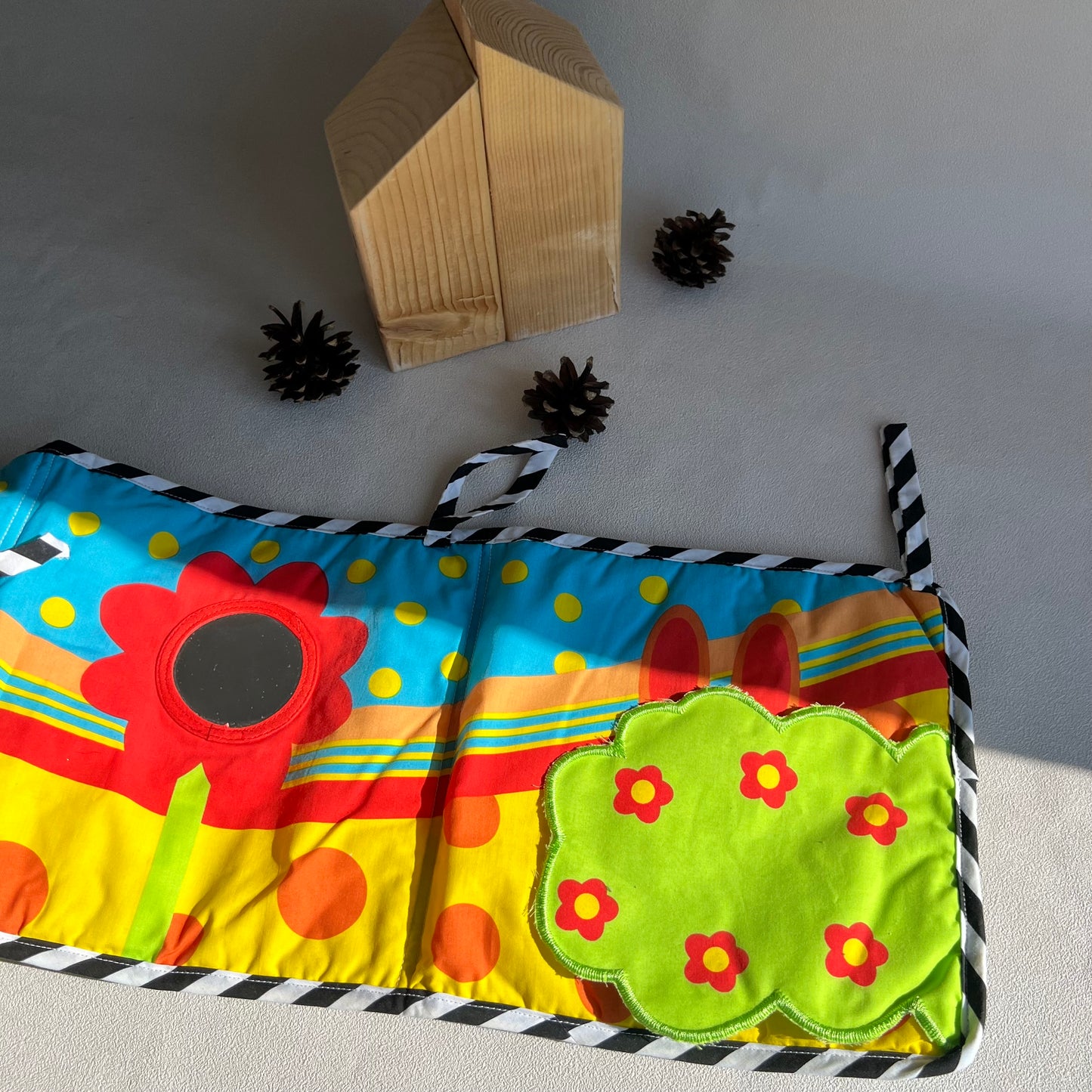 Medžiaginė spalvota knygutė, lovelės apsaugėlė, Ladybird