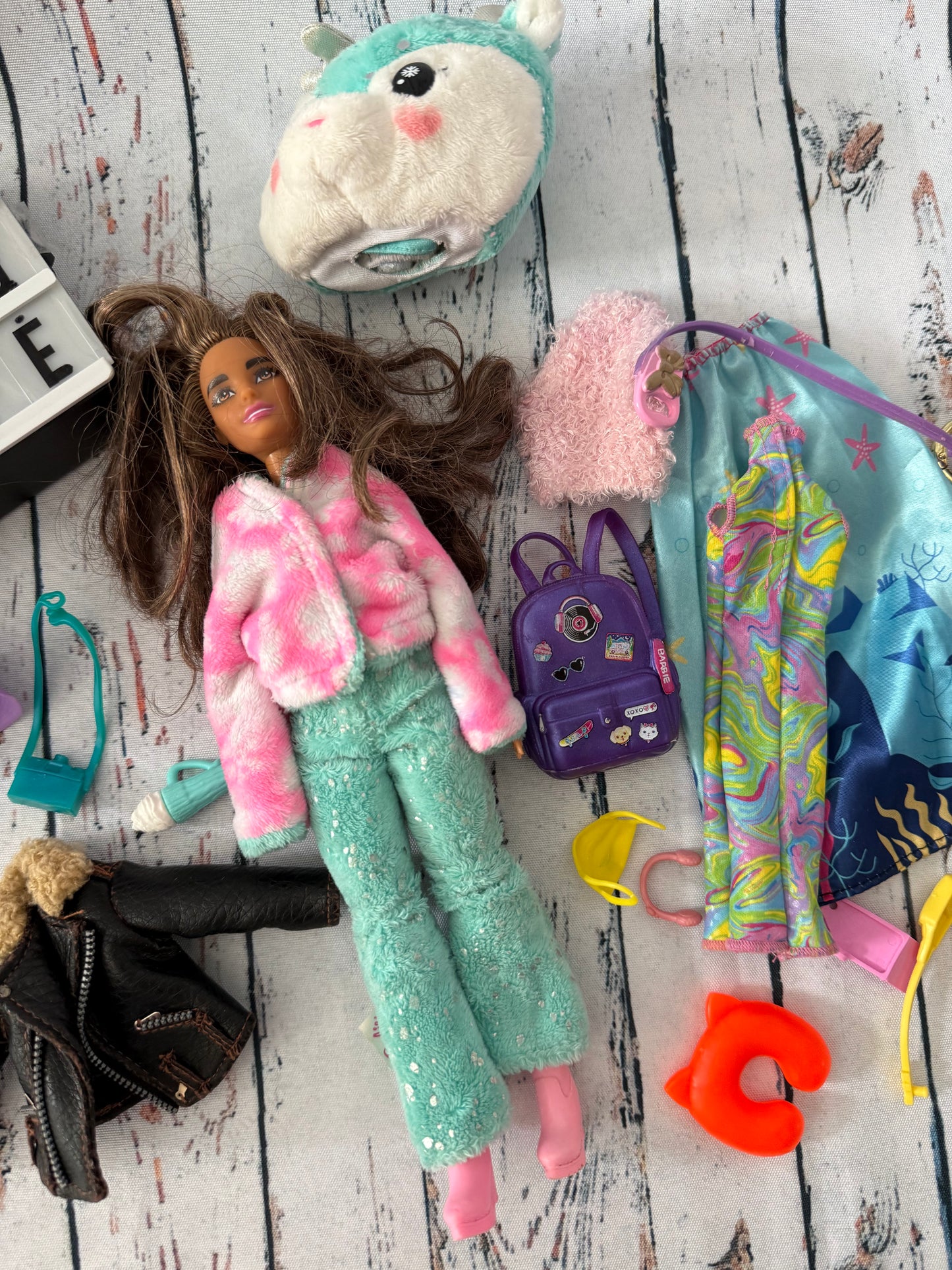 💕👗 Barbie lėlė su drabužėlių ir aksesuarų rinkiniu
