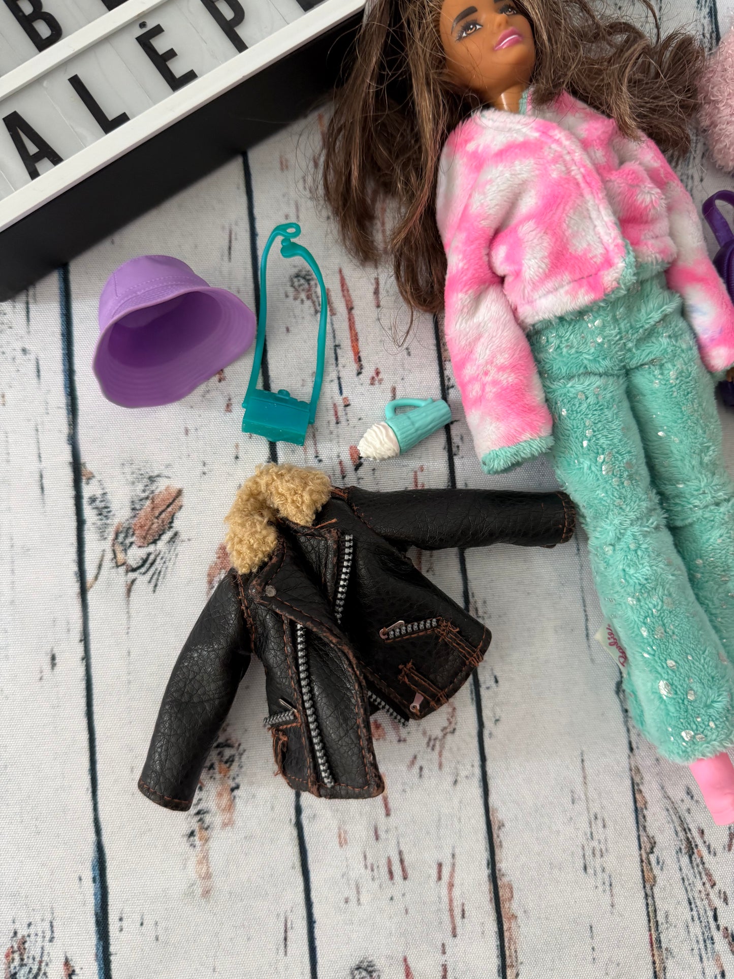 💕👗 Barbie lėlė su drabužėlių ir aksesuarų rinkiniu