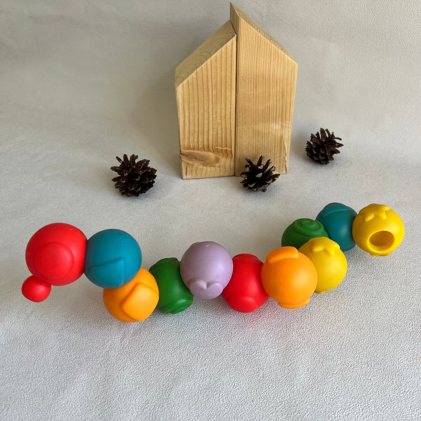 Sujungiami minkšti dideli karoliukai