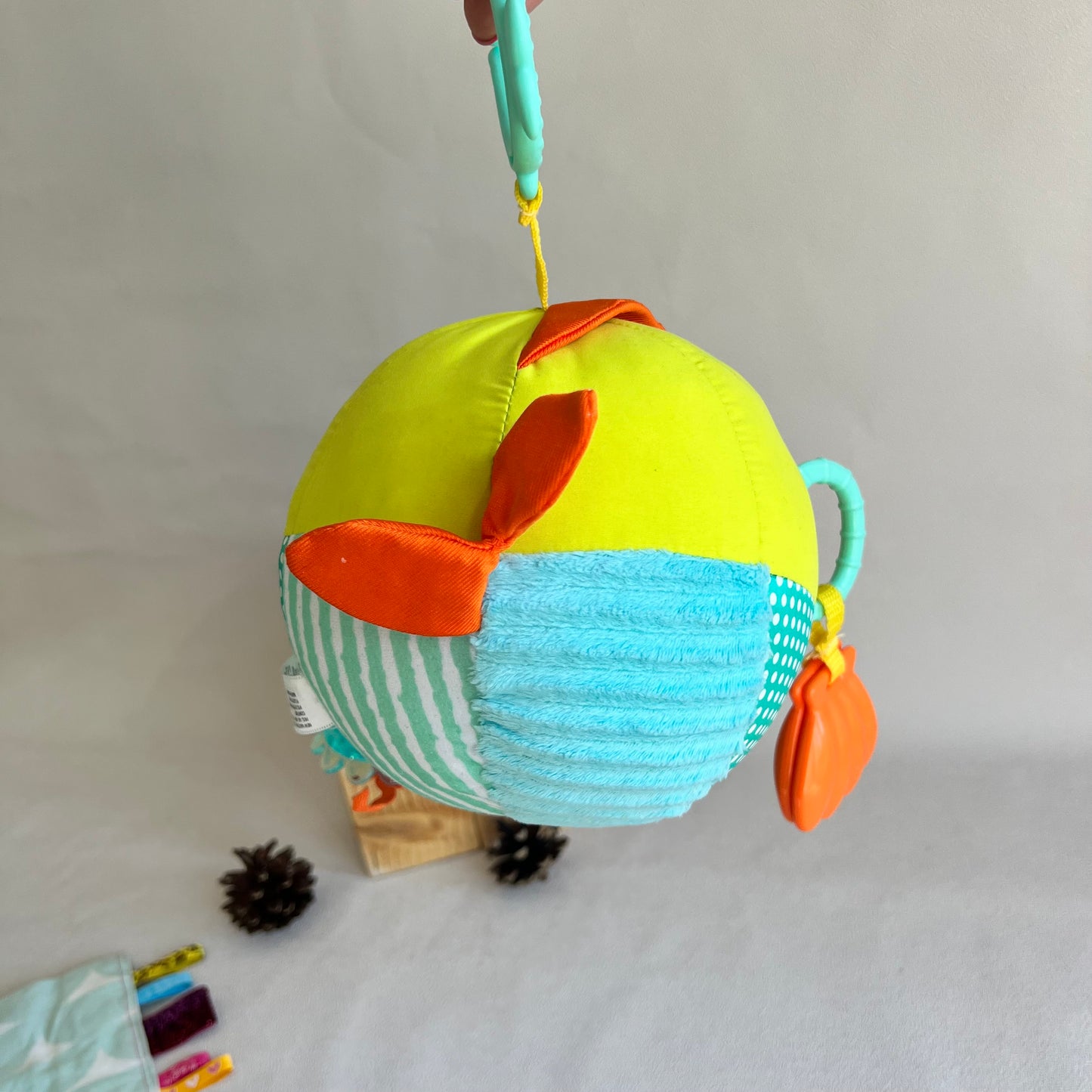 Lavinamų žaisliukų rinkinys "Švelnus pasaulio pažinimas"