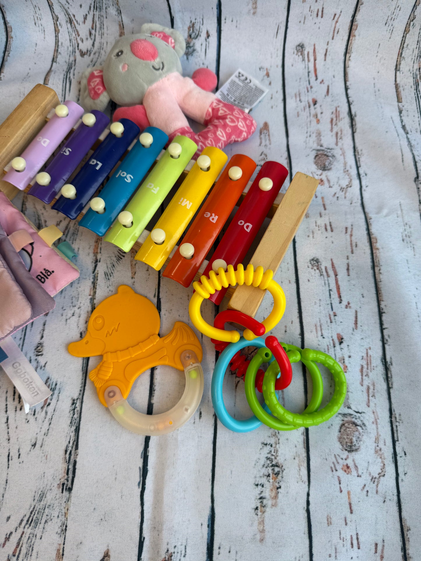 🧸🎶 Lavinamasis žaislų rinkinys „Spalvos, garsai ir pojūčiai“