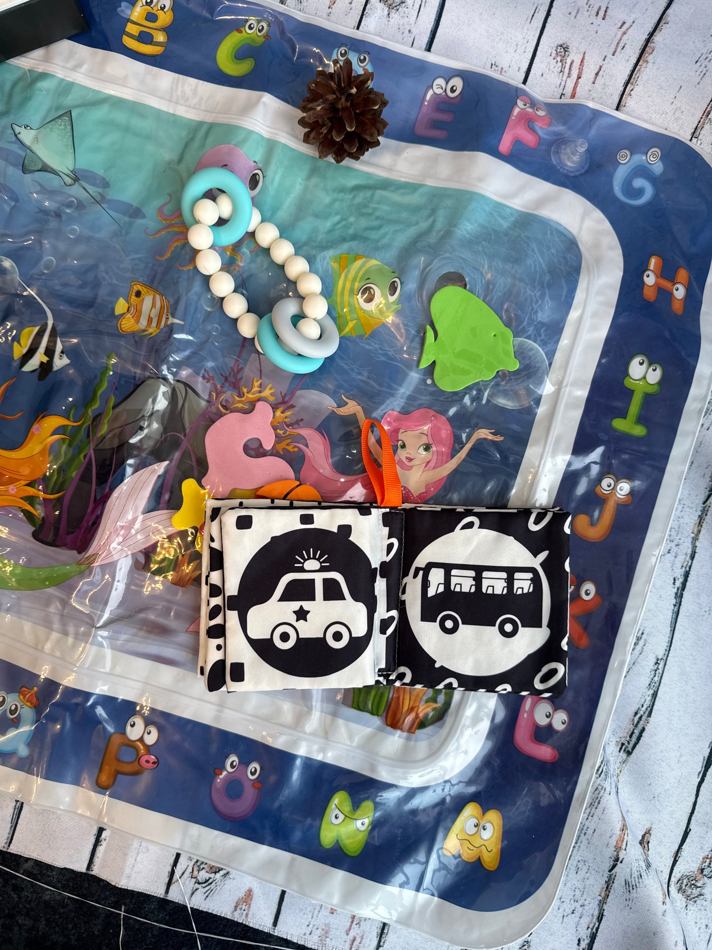 🌊Sensorinis vandens kilimėlis kūdikiui su kontrastiniais žaislais