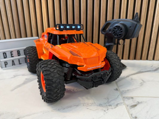 🚗 Nuotoliniu būdu valdoma visureigio tipo mašina