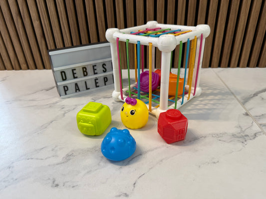 🧸 Lavinamasis kubas su formelėmis ir kamuoliukais