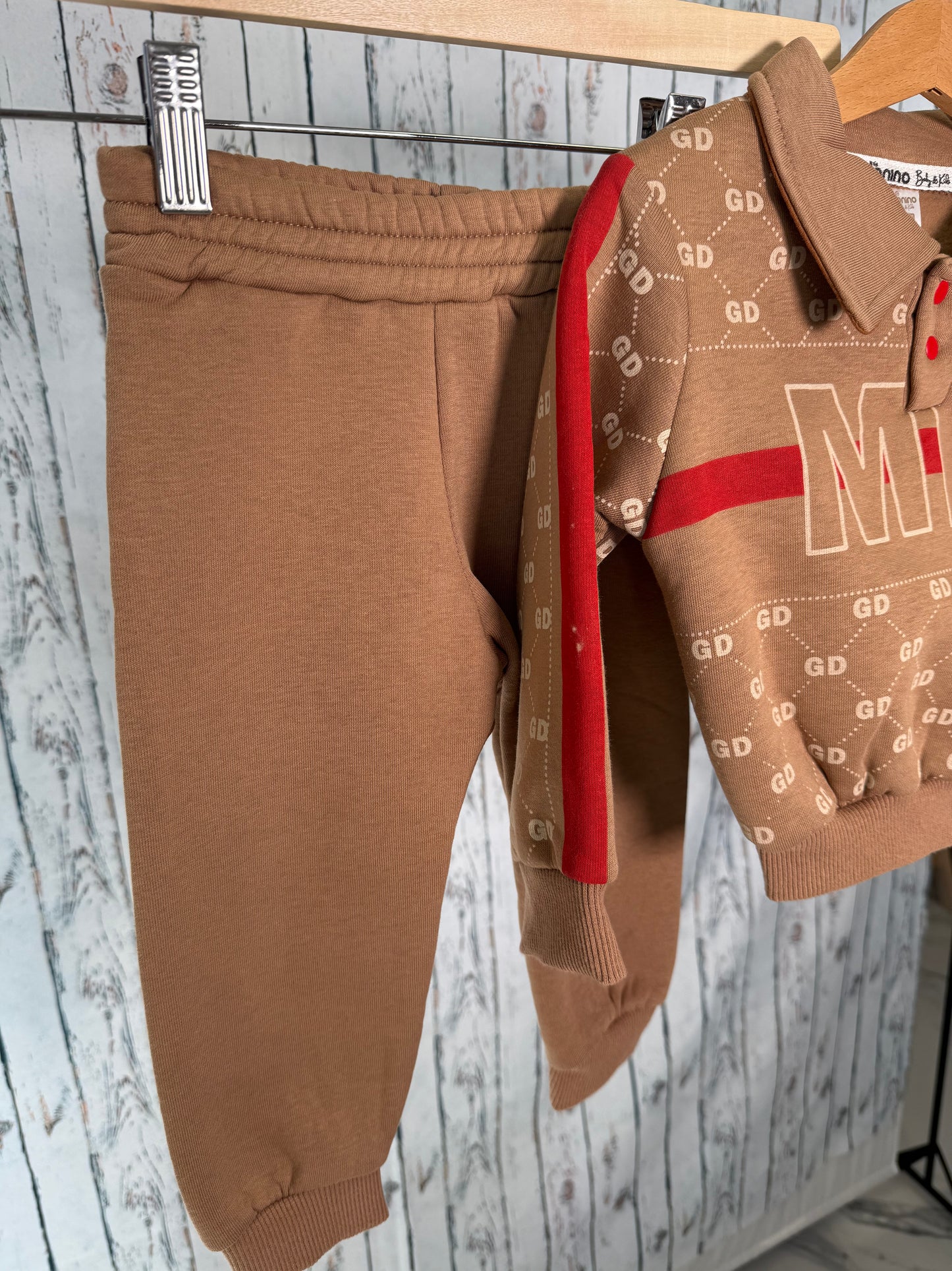 Smagus džemperio ir kelnių komplektas