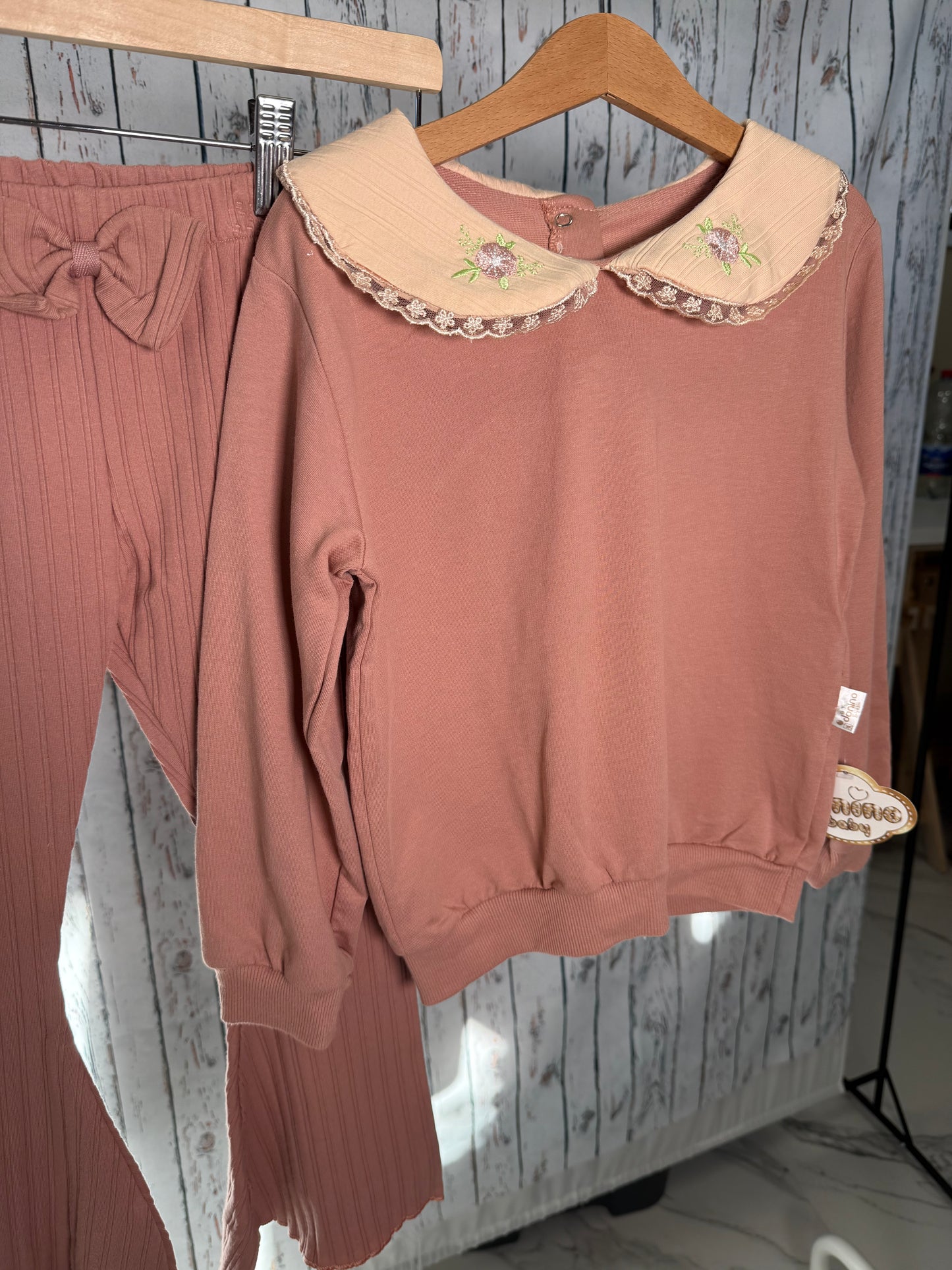 Smagus megztuko ir kelnių komplektas