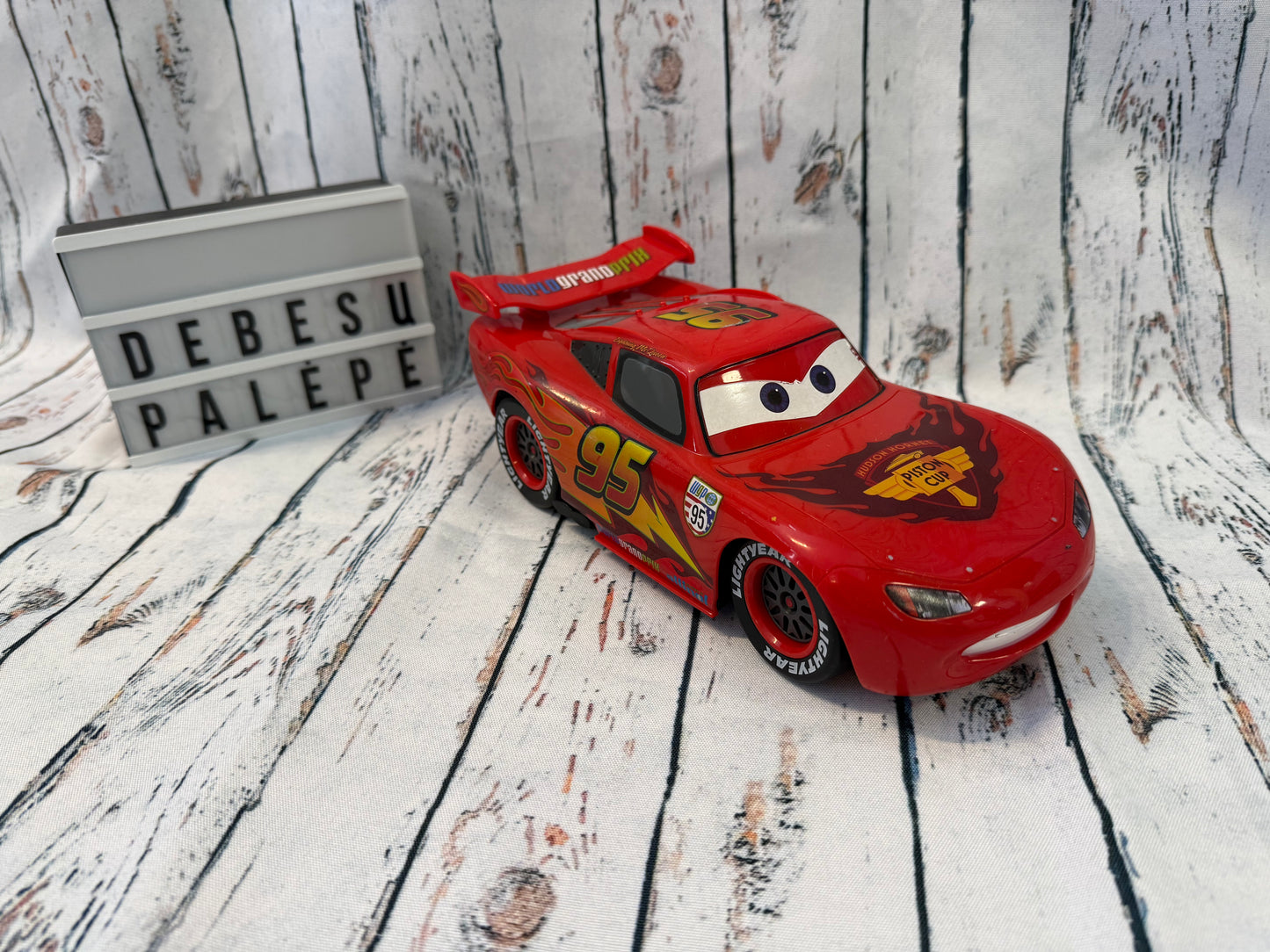 🚗 Žaibas Makvynas – lenktyninis automobilis