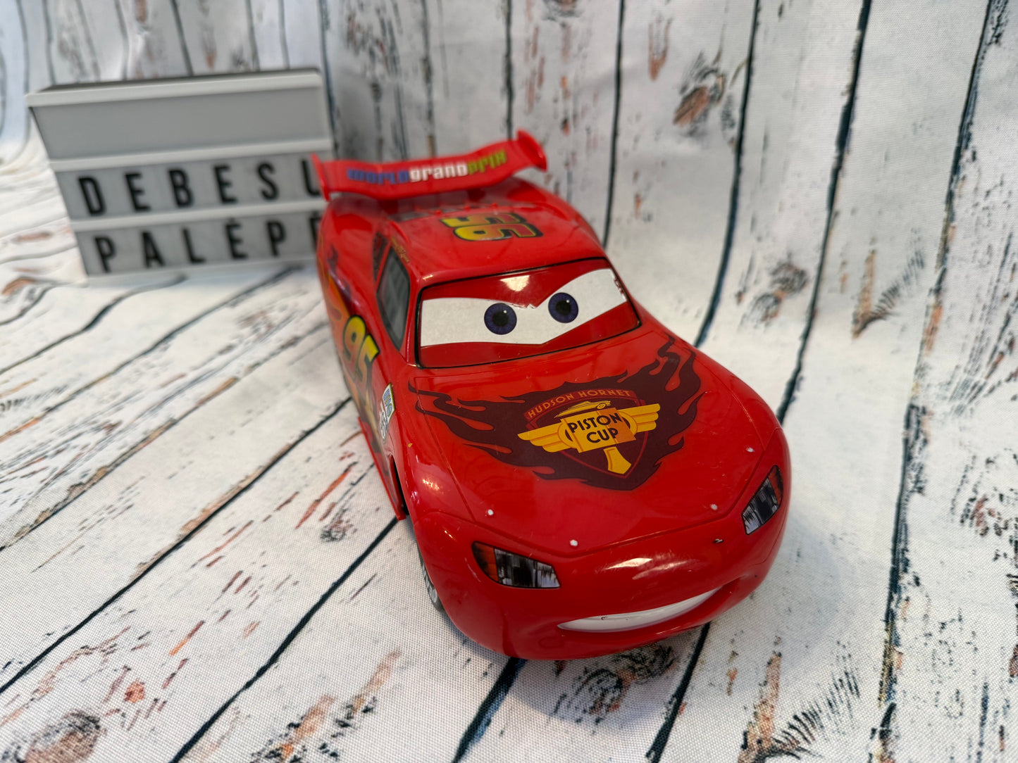 🚗 Žaibas Makvynas – lenktyninis automobilis