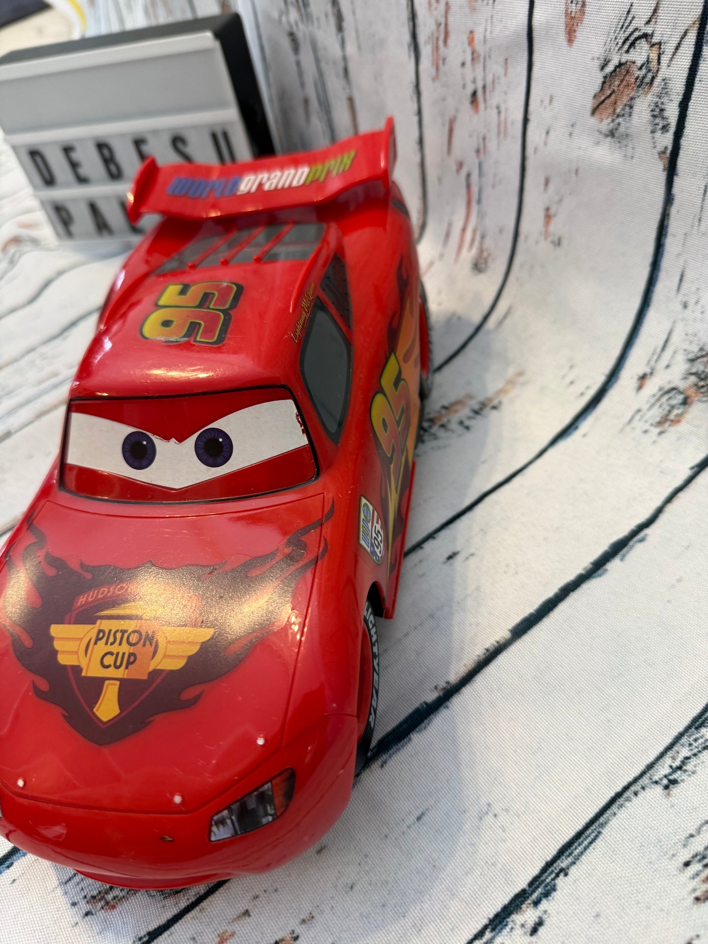 🚗 Žaibas Makvynas – lenktyninis automobilis