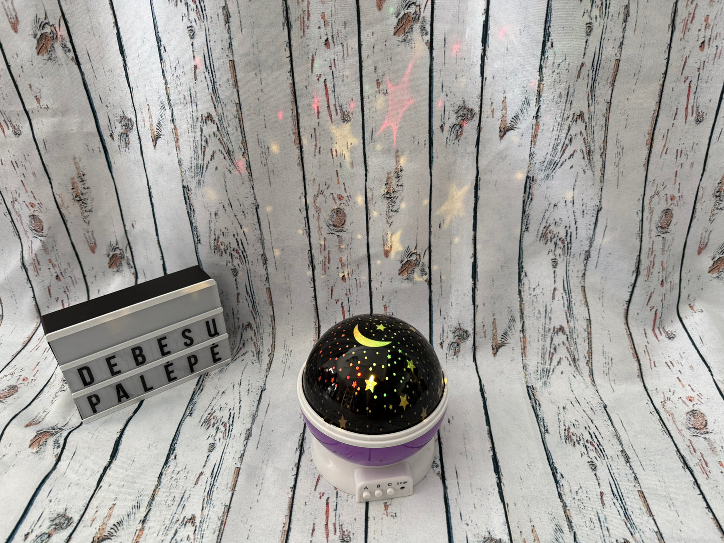 🌙 Žvaigždžių projektorius – naktinė lemputė