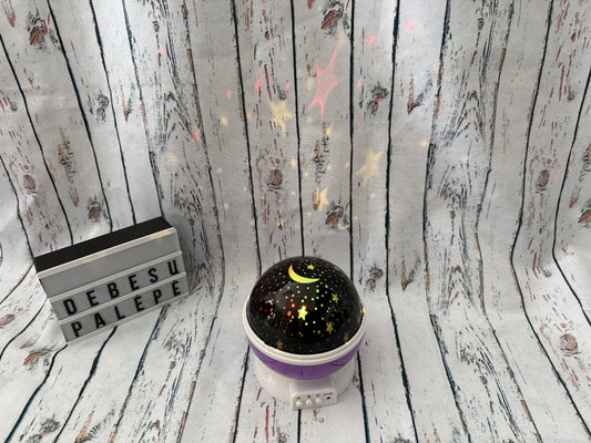 🌙 Žvaigždžių projektorius – naktinė lemputė