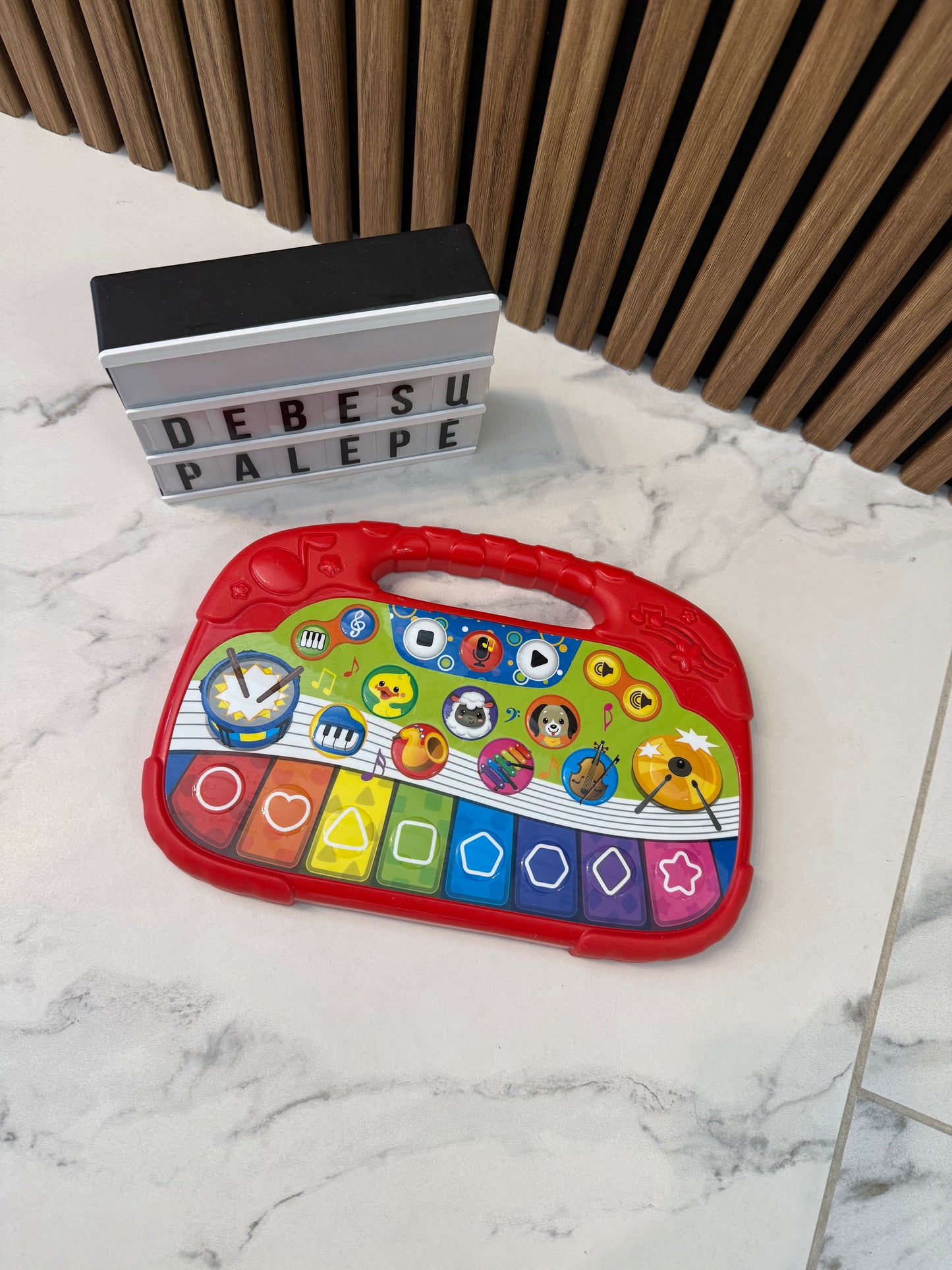 🎵 Interaktyvus muzikinis pianinas su rankena