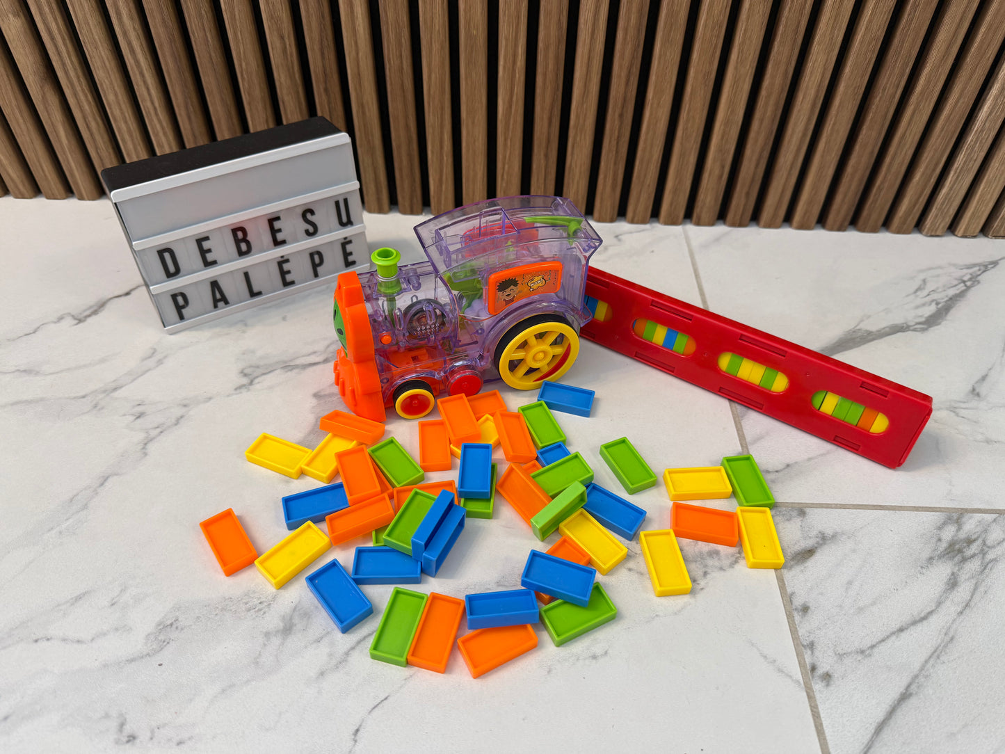 🚂 Spalvotas muzikinis traukinukas su kaladėlėmis