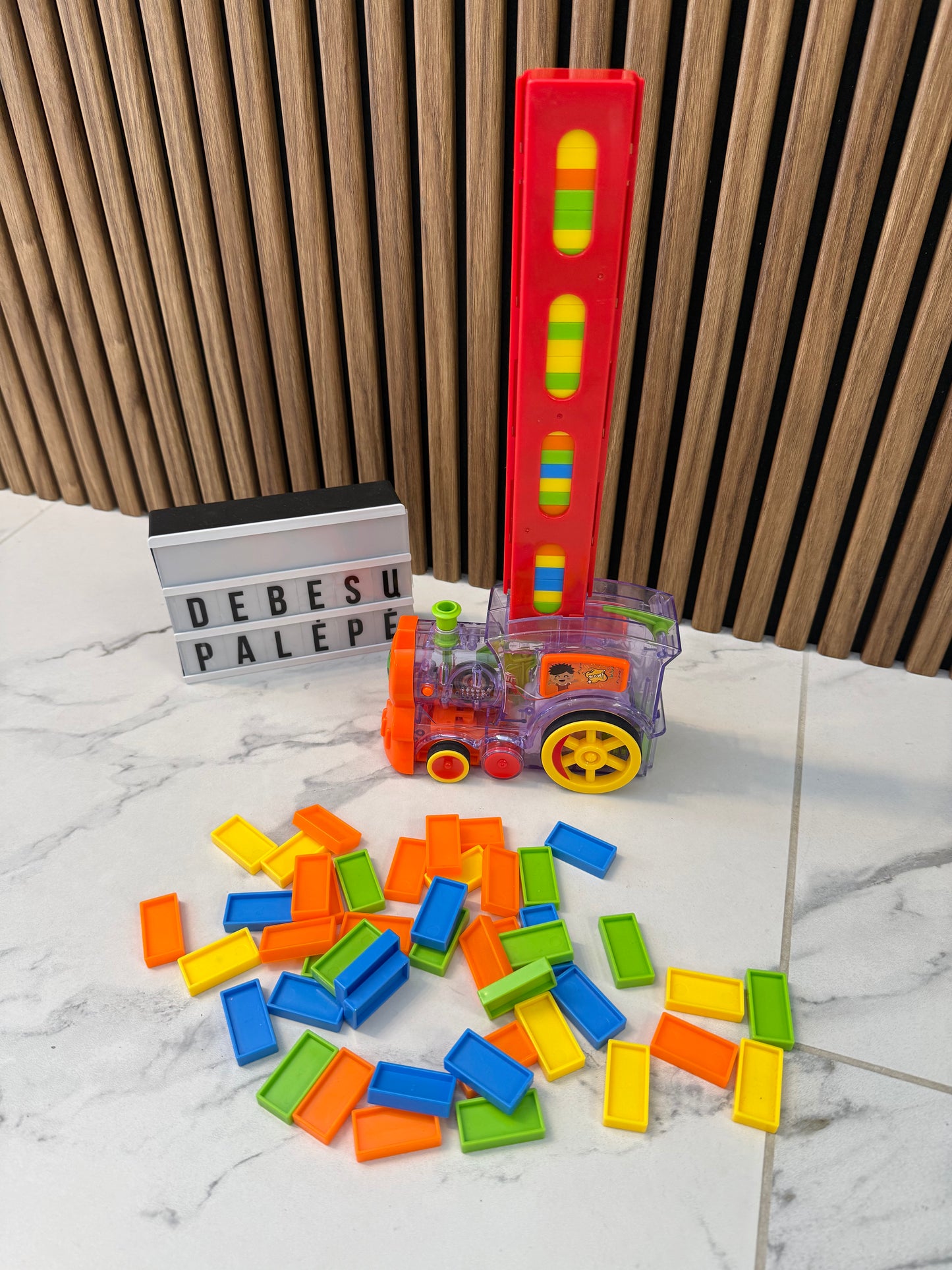 🚂 Spalvotas muzikinis traukinukas su kaladėlėmis